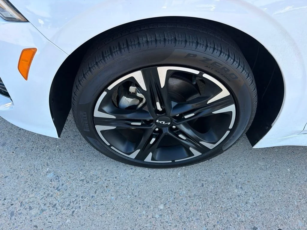 Used 2024 White Kia GT-Line image 7