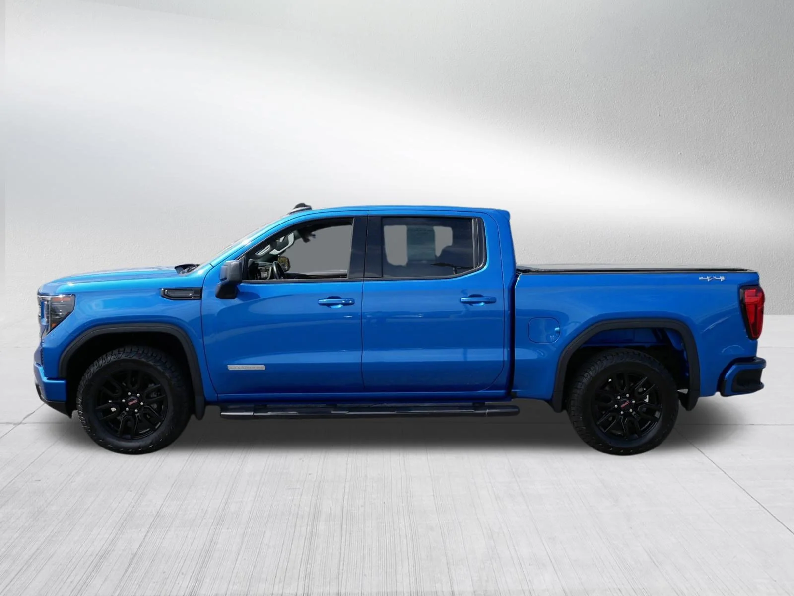 Used 2022 Dynamic Blue Metallic GMC Elevation image 3