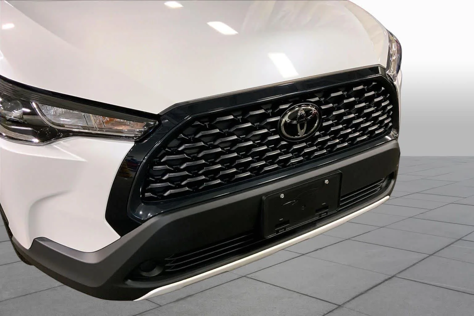 Used 2024 Wind Chill Pearl Toyota LE image 30