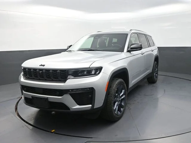 New 2026 Silver Zynith Exterior Paint Jeep Limited image 5