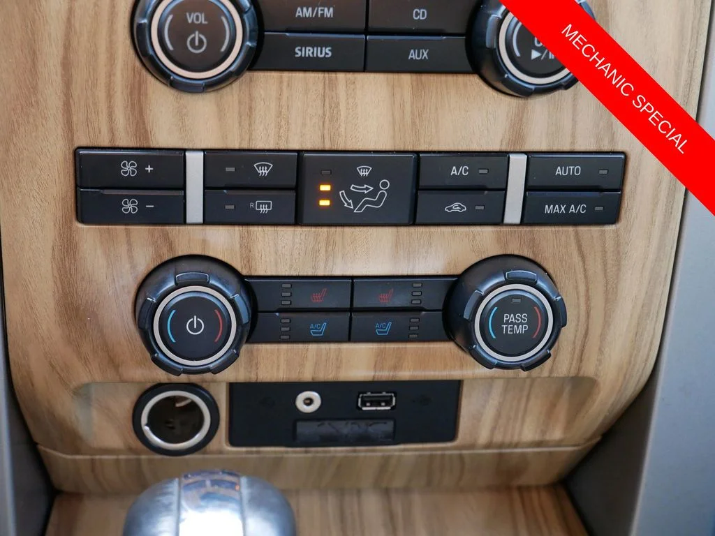 Used 2011 White Ford Lariat image 22