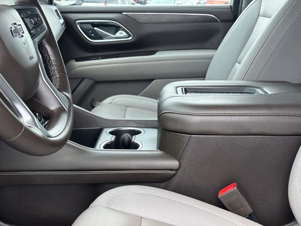 Used 2023 White Chevrolet Z71 image 12