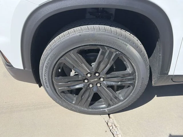 New 2026 White GMC Elevation image 8