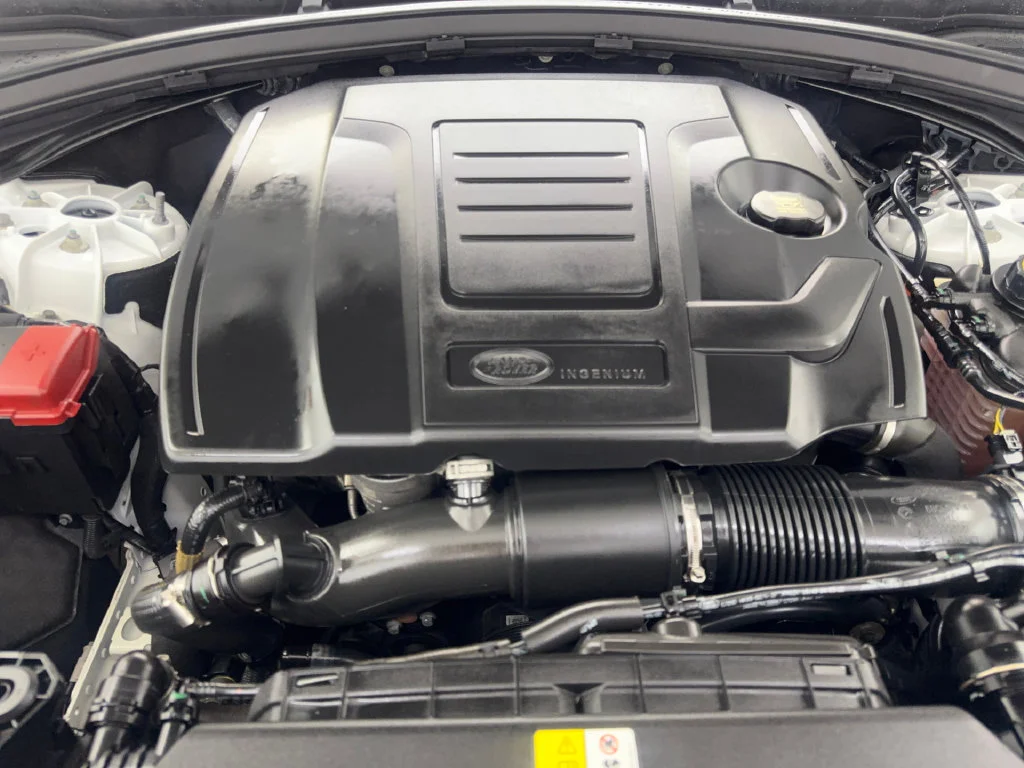 Used 2023 White Land Rover R-Dynamic S image 79
