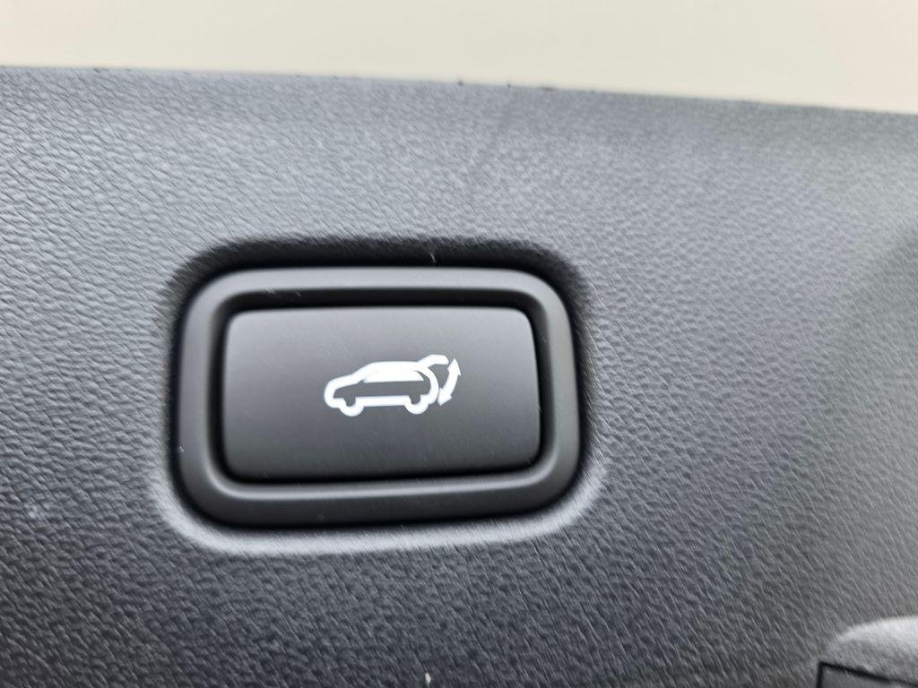 New 2026 White Hyundai SEL FWD image 13