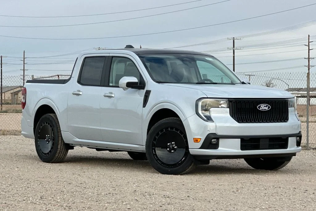 New 2026 Space White Metallic Ford Lobo High image 2