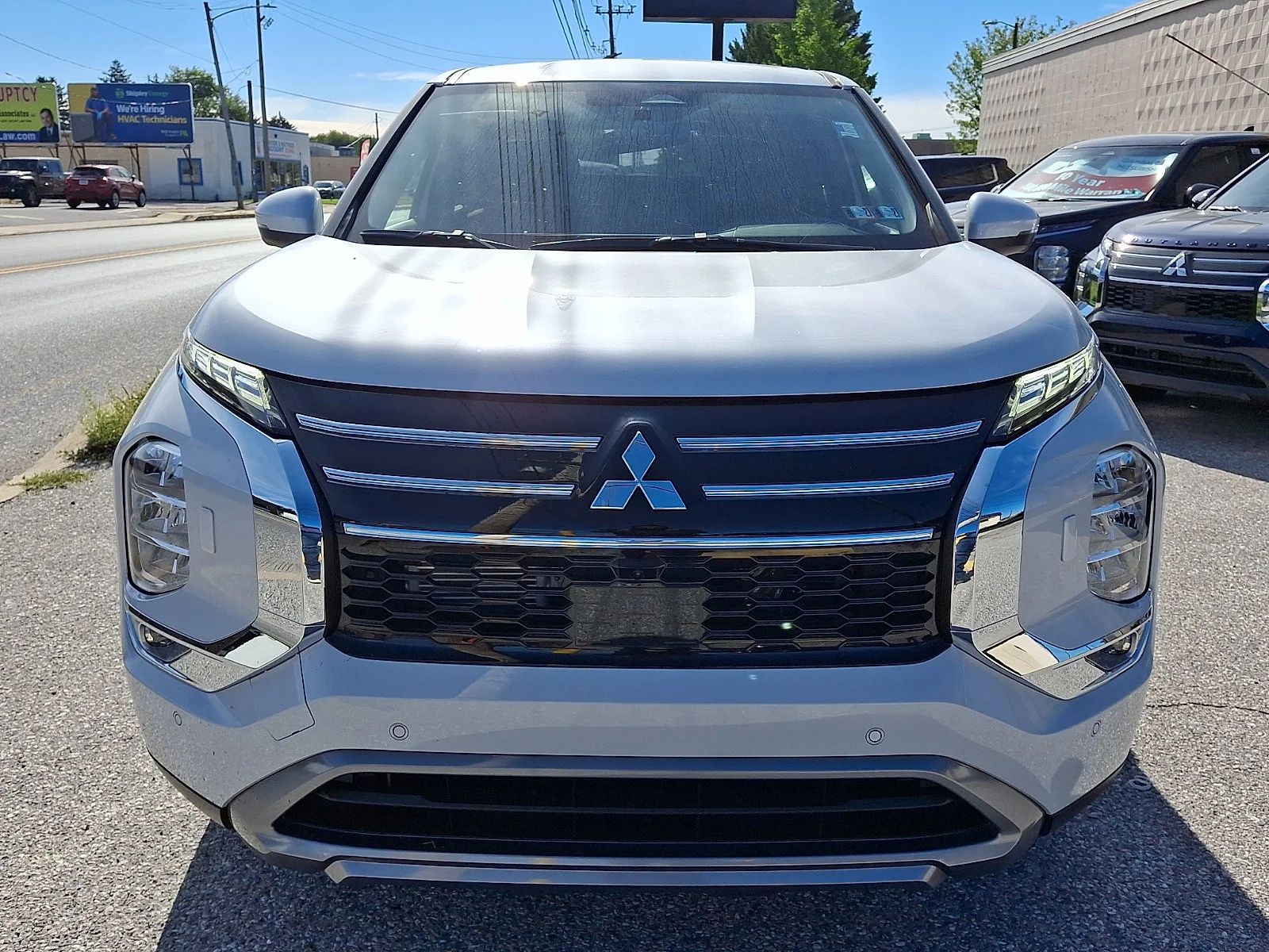 New 2026 White Mitsubishi SE image 3