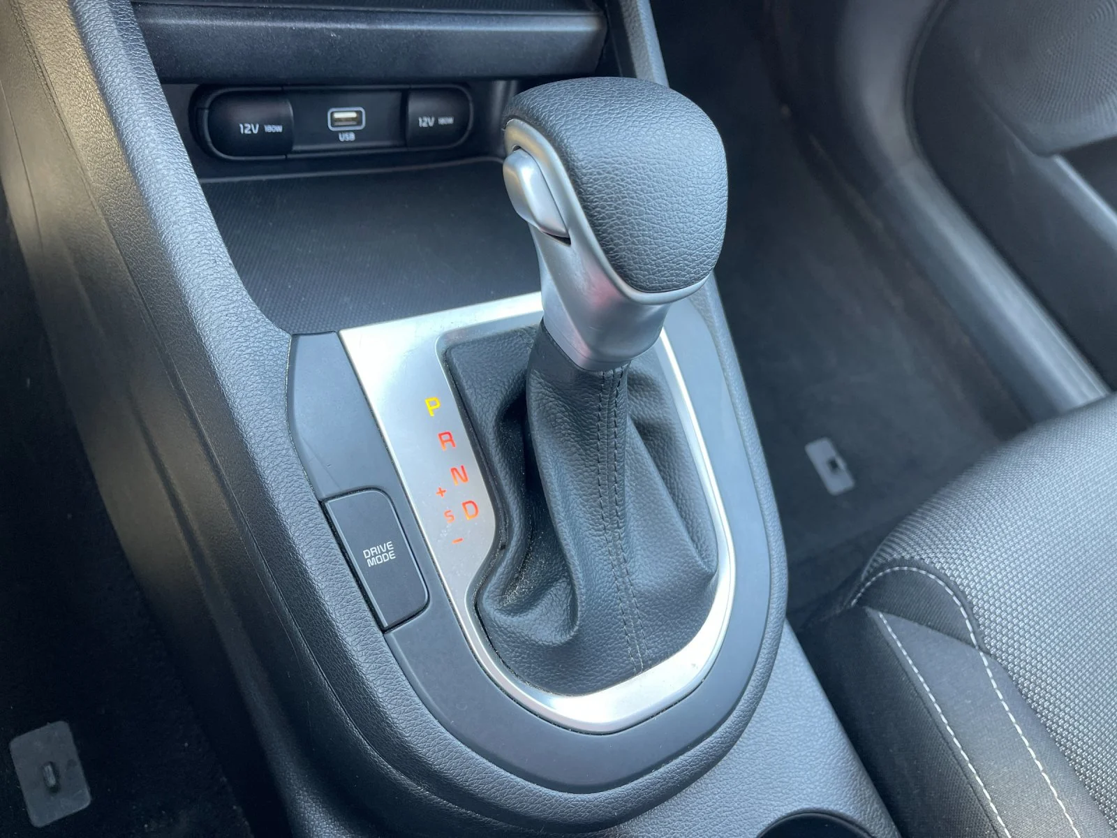 Used 2023 White Kia LXS image 22