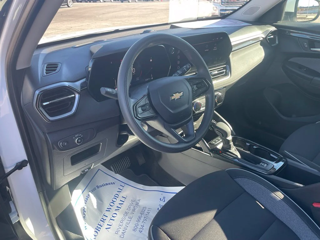 Used 2025 Summit White Chevrolet LT image 13