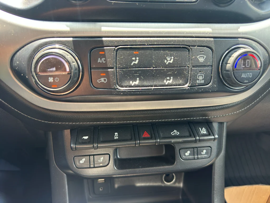 Used 2016 Onyx Black GMC 2WD SLT image 18