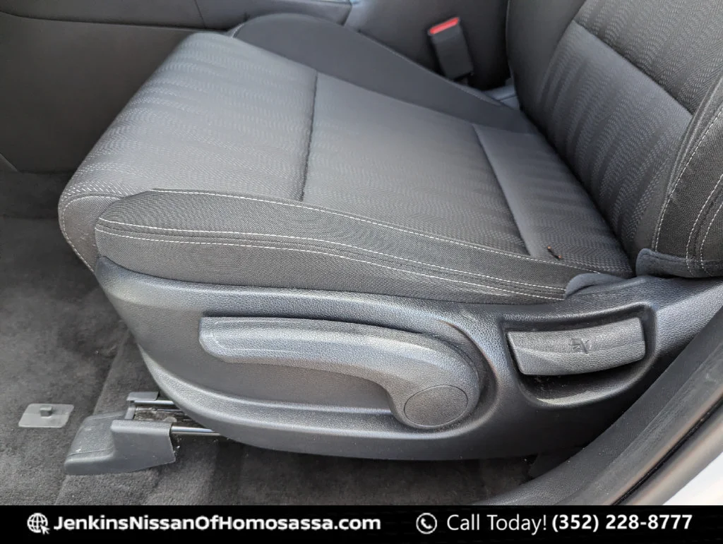 Used 2022 Silver Kia LX image 30