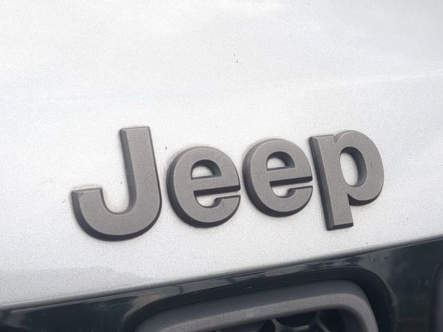 Used 2020 Silver Jeep Trailhawk image 13