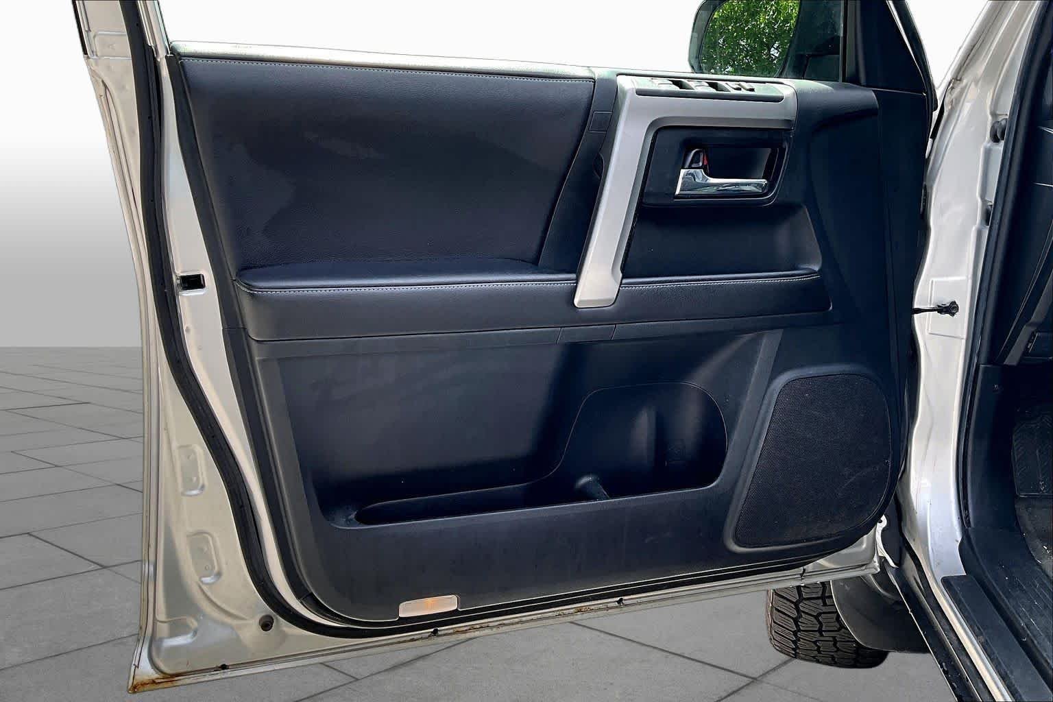 Used 2015 Classic Silver Metallic Toyota SR5 Premium image 20