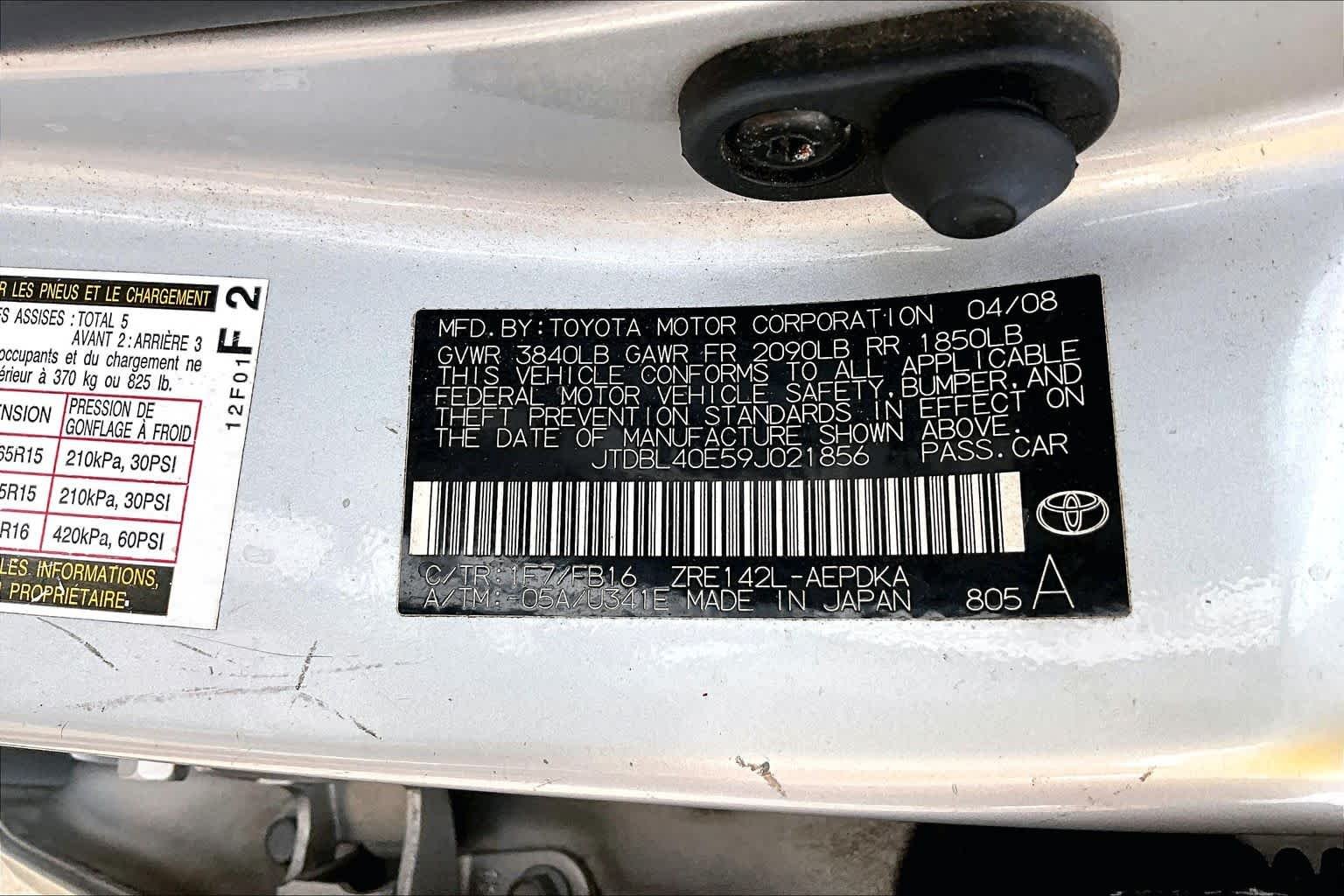 Used 2009 Classic Silver Metallic Toyota LE image 27