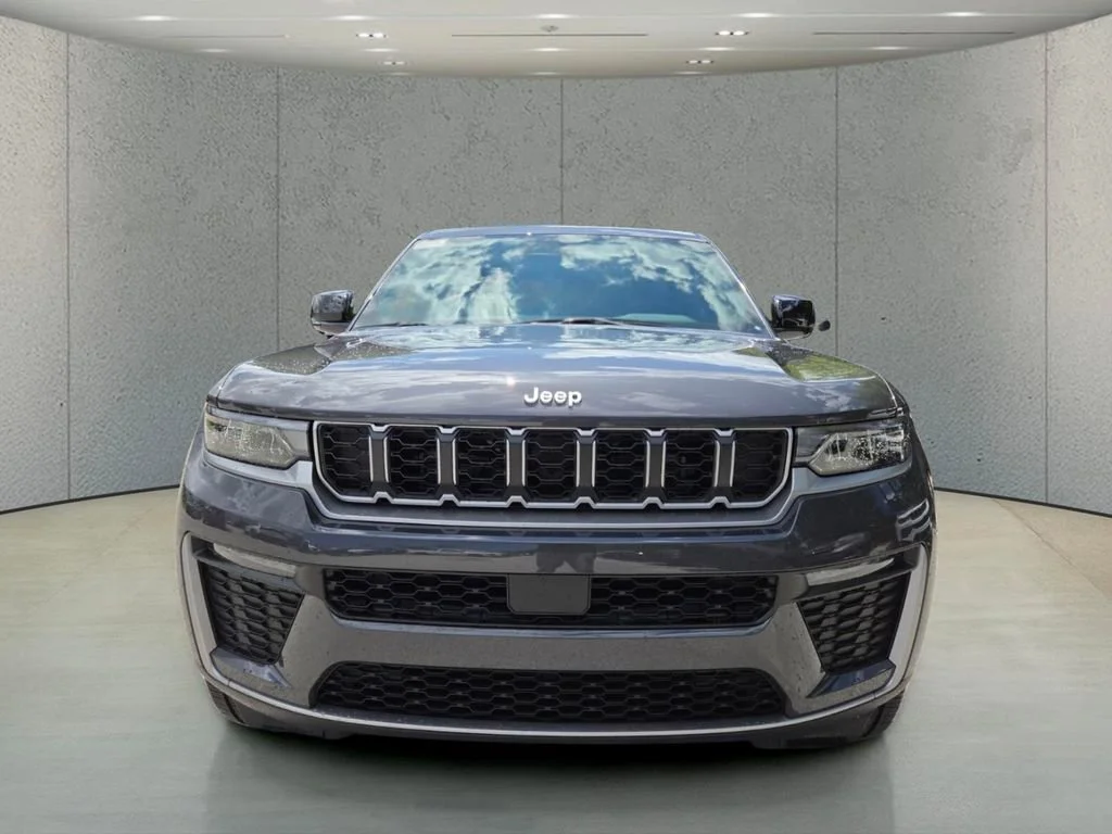 New 2026 Baltic Gray Metallic Clear-Coat Exterior Paint Jeep Limited image 2