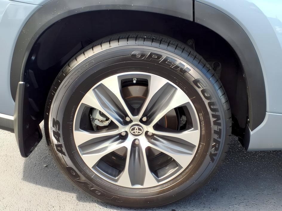 Used 2024 Moon Dust Toyota LE image 9