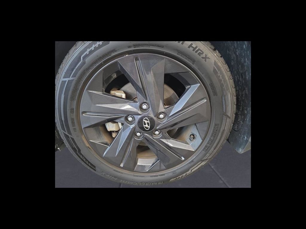 Used 2022 Black Hyundai SEL image 10