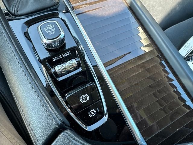 Used 2019 Black Volvo T5 Momentum image 23