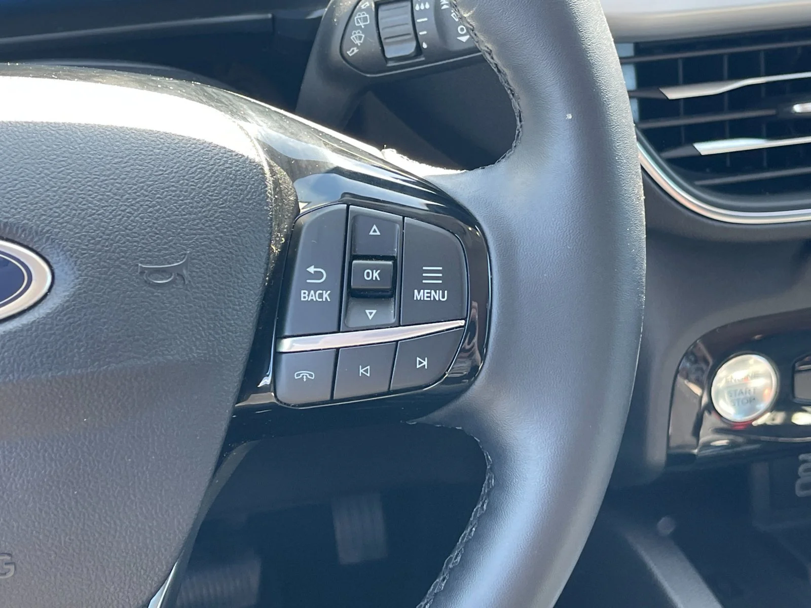 Used 2024  Ford Platinum image 27