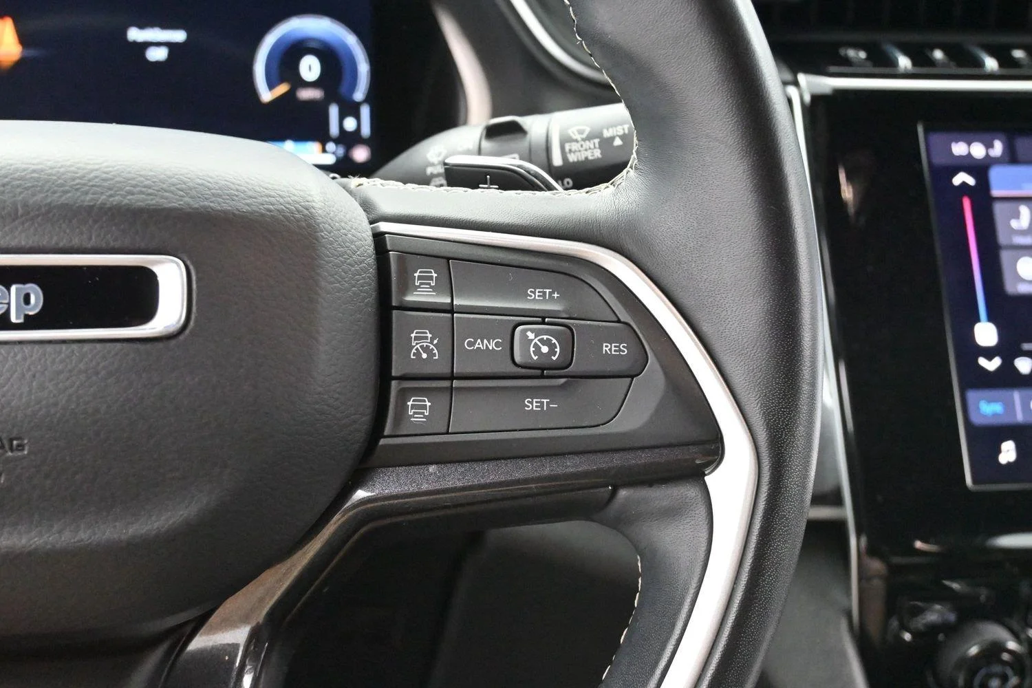 Used 2021 Silver Jeep Altitude image 15