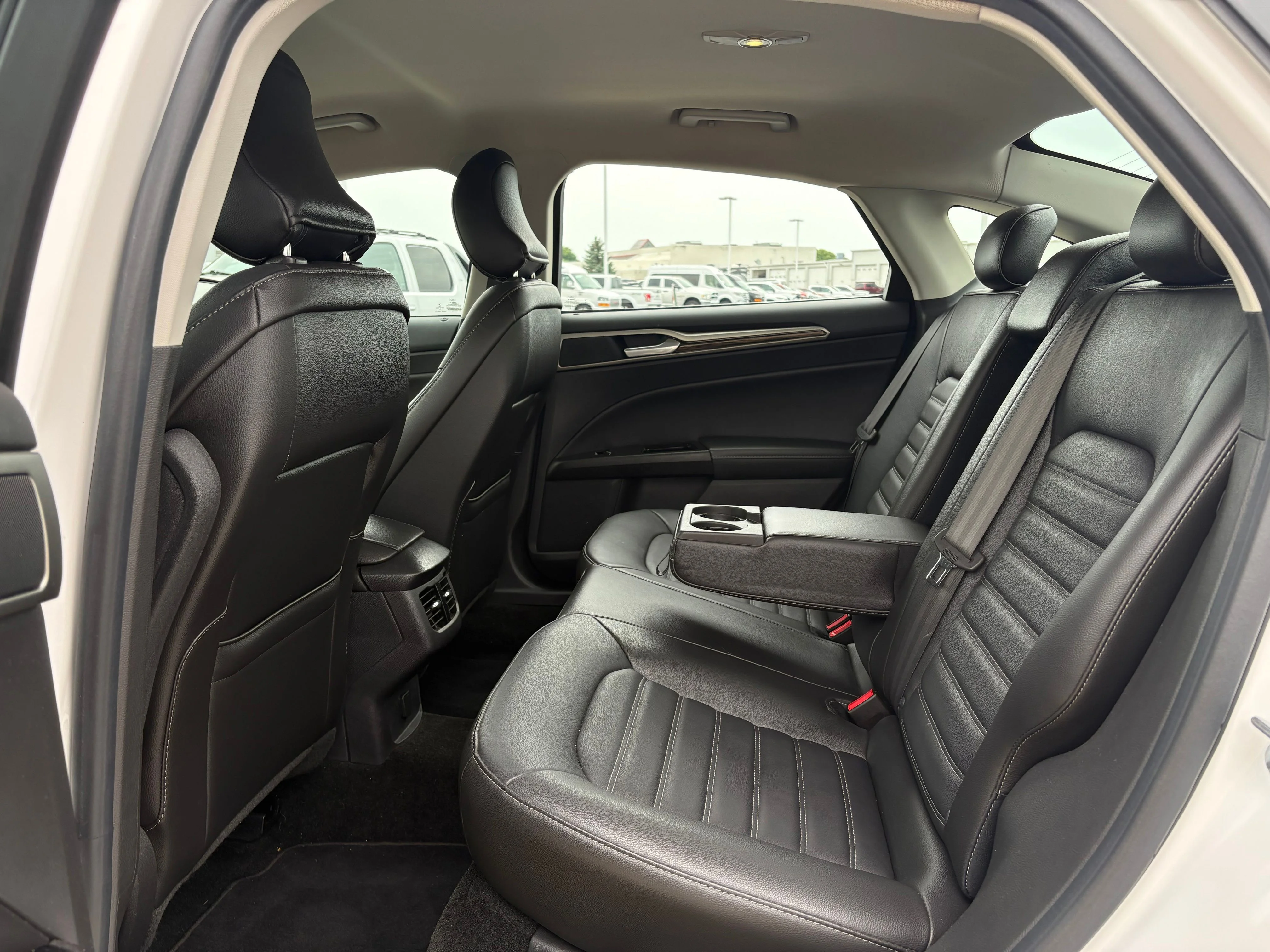 Used 2016 White Platinum Clearcoat Metallic Ford SE image 14