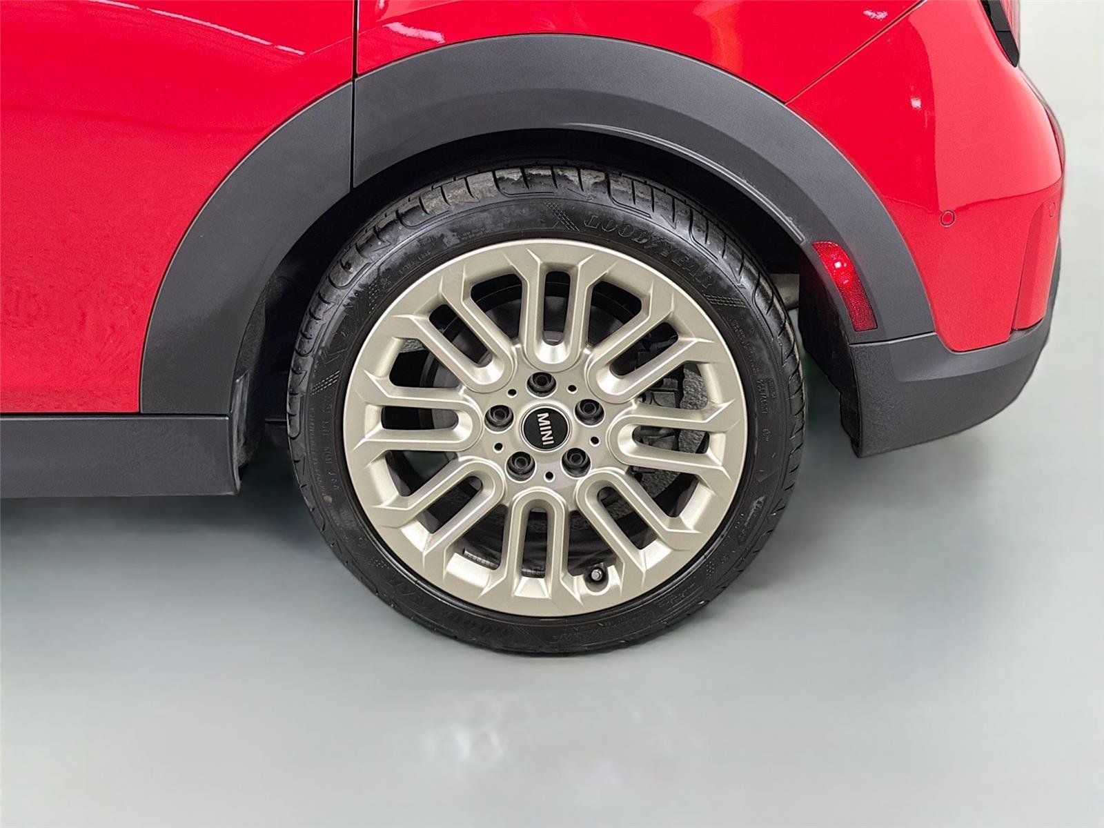 Used 2025 Chili Red II MINI Cooper S image 29