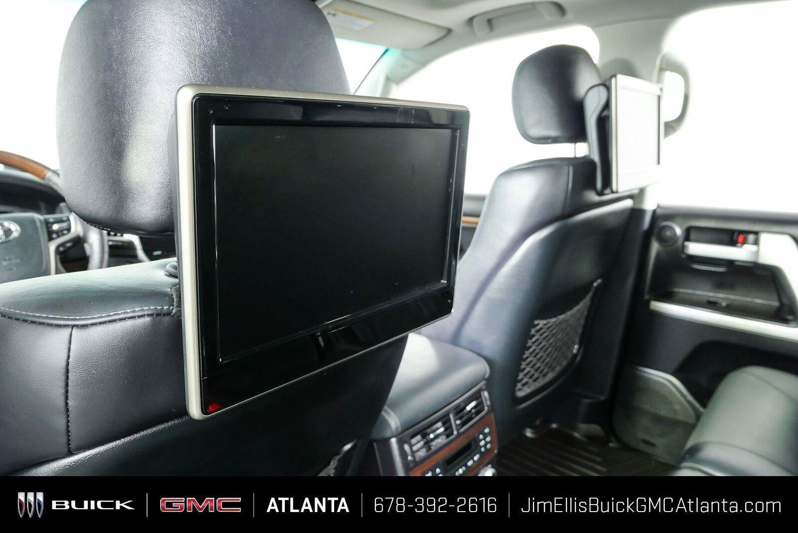 Used 2017 Classic Silver Metallic Toyota Base image 20