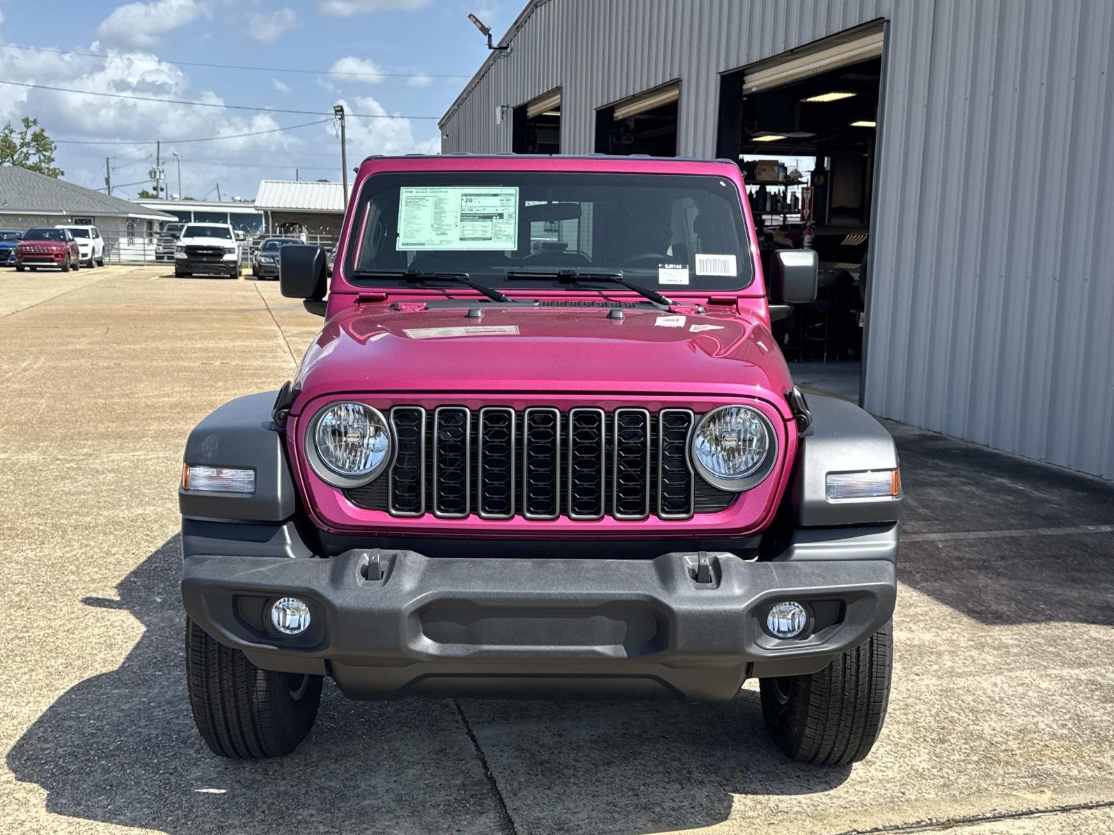 New 2026 Tuscadero Pearl-Coat Exterior Paint Jeep Sport image 2