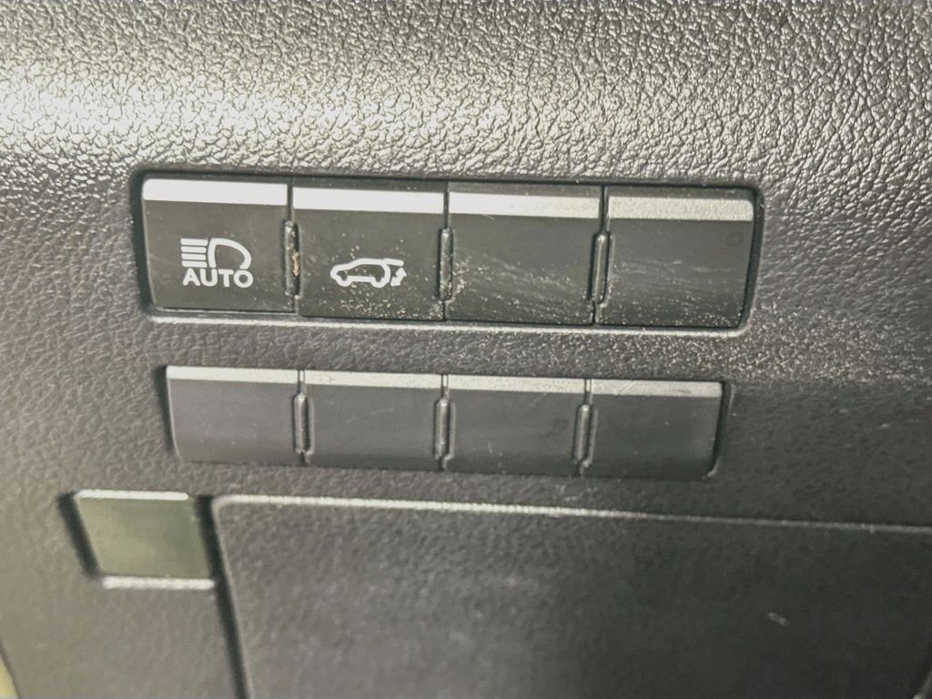 Used 2021 Nori Green Pearl Lexus  image 11