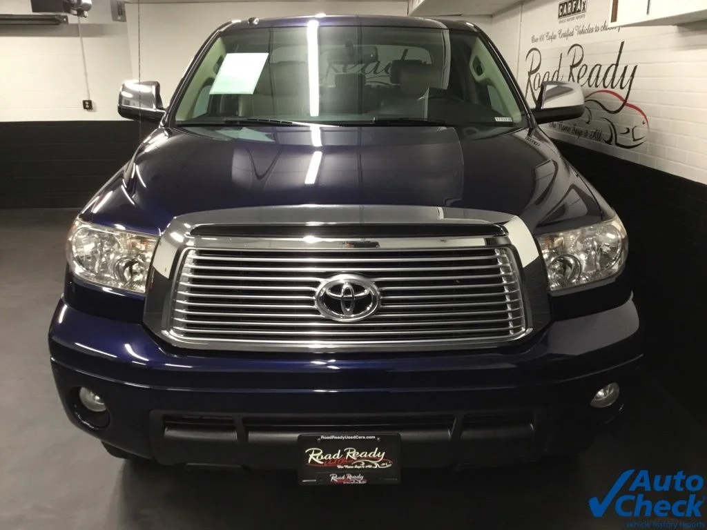Used 2010 Blue Toyota Limited image 4