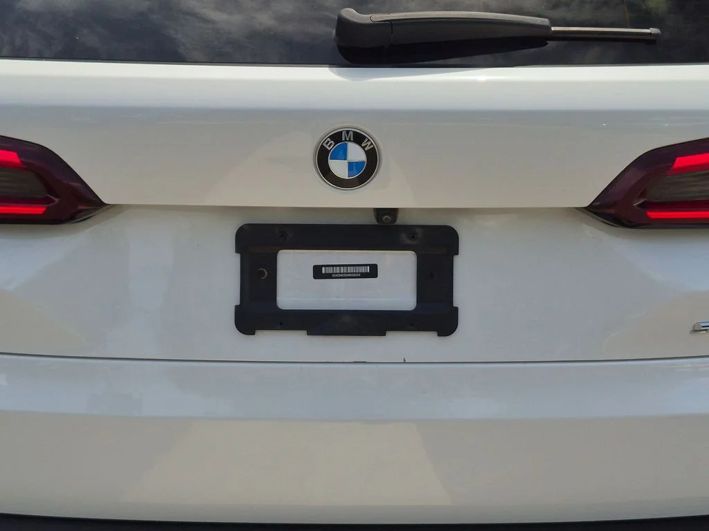 Used 2021 White BMW sDrive40i image 39