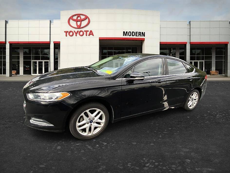 Used 2016 Shadow Black Ford SE image 4