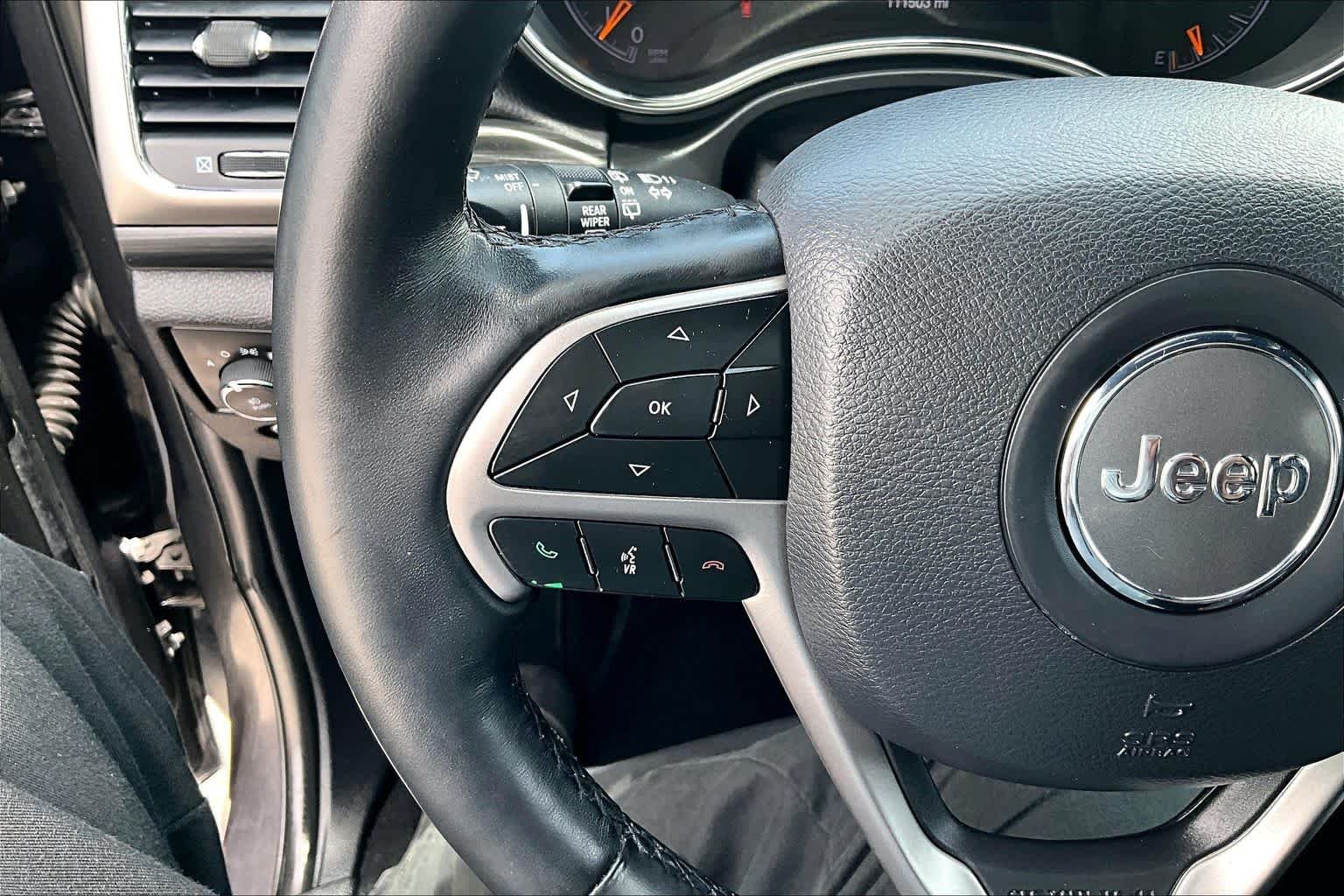Used 2019 Granite Crystal Metallic Clearcoat Jeep Altitude image 24