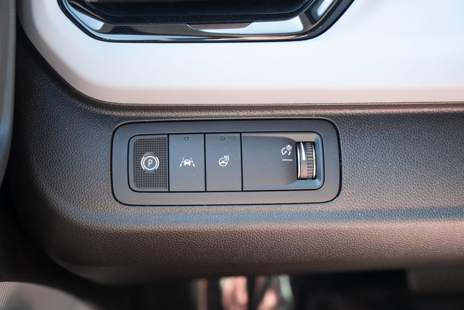 New 2027 Summit White Chevrolet LT image 9