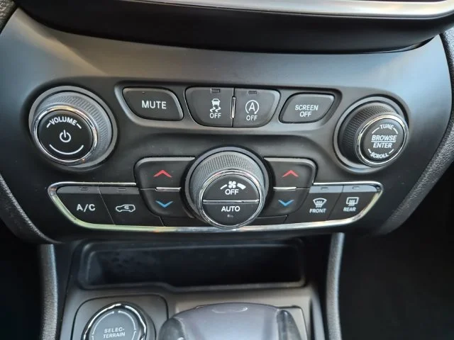 Used 2020 Bright White Clearcoat Jeep Limited image 17