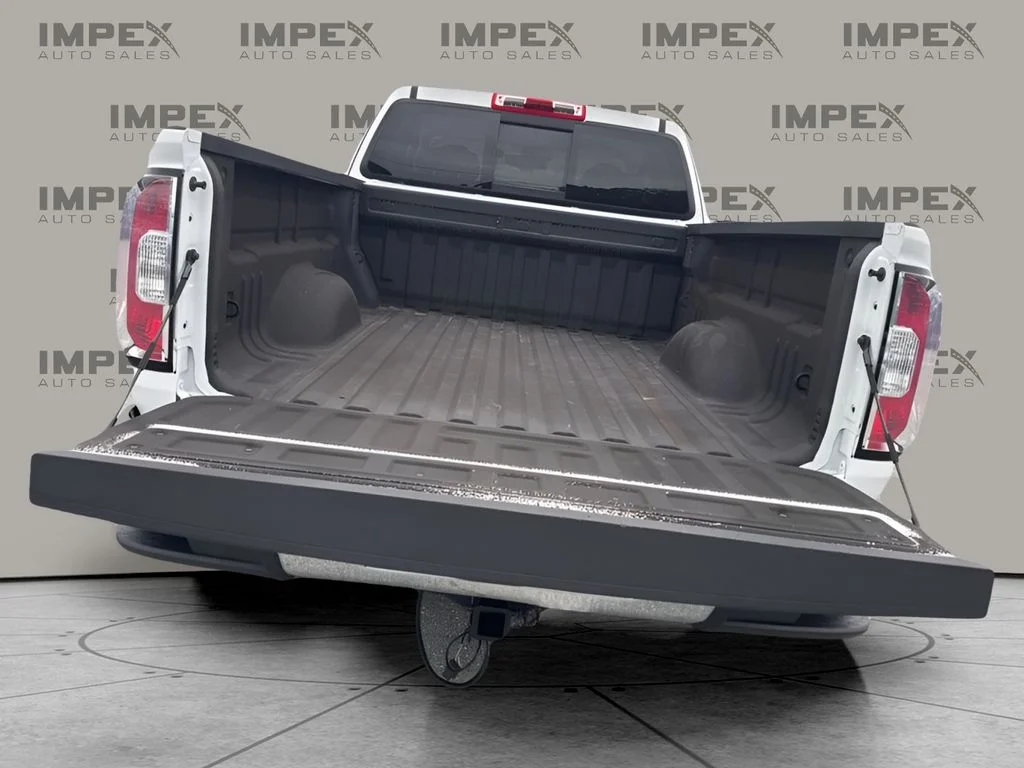 Used 2018 White GMC SLE1 image 23