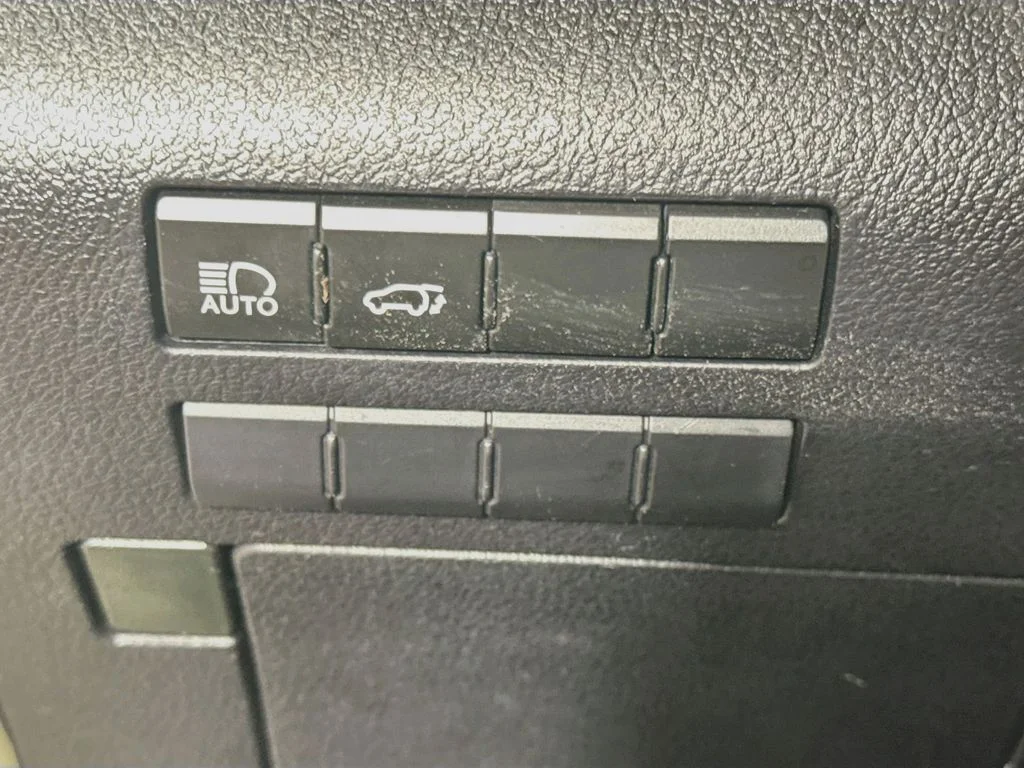 Used 2021 Nori Green Pearl Lexus  image 11