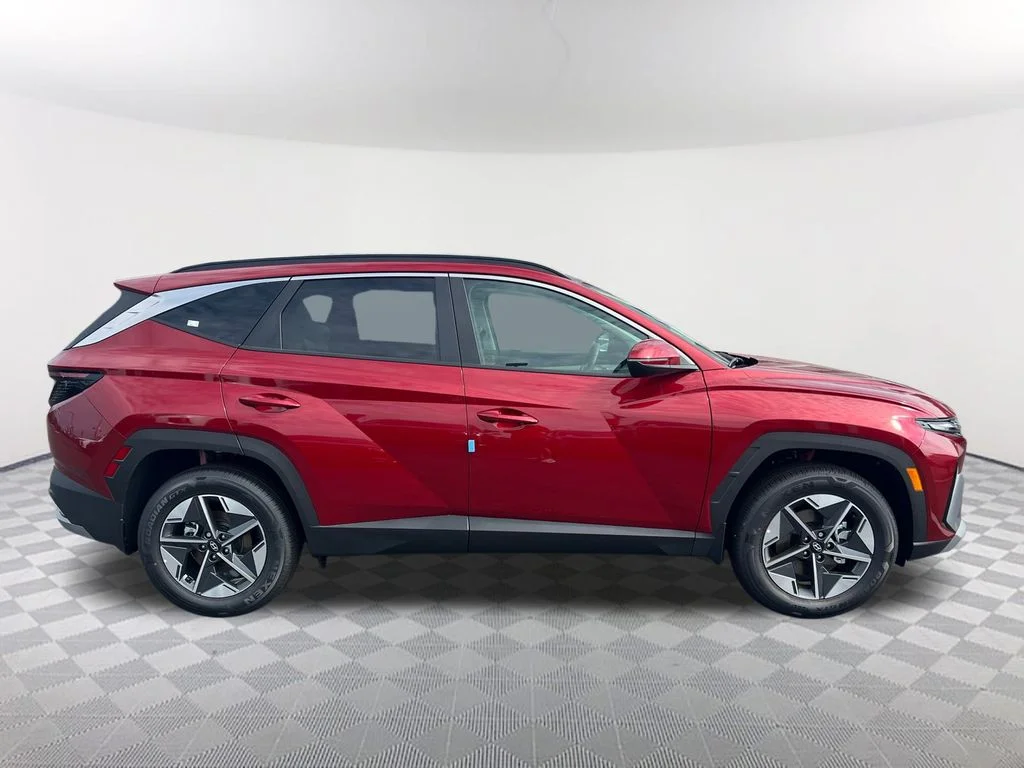 Used 2025 Red Hyundai SEL Convenience image 4