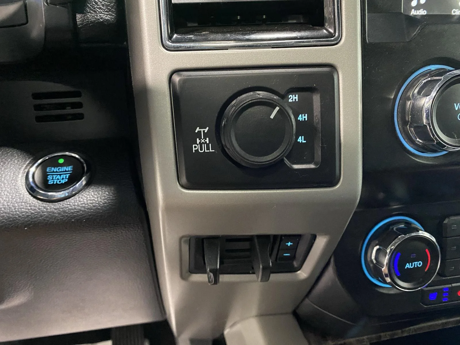 Used 2019 Magnetic Ford LARIAT image 30