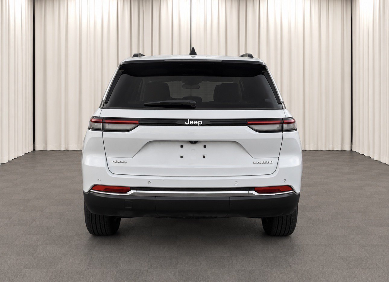 Used 2025 Bright White Clearcoat Jeep Laredo X image 4