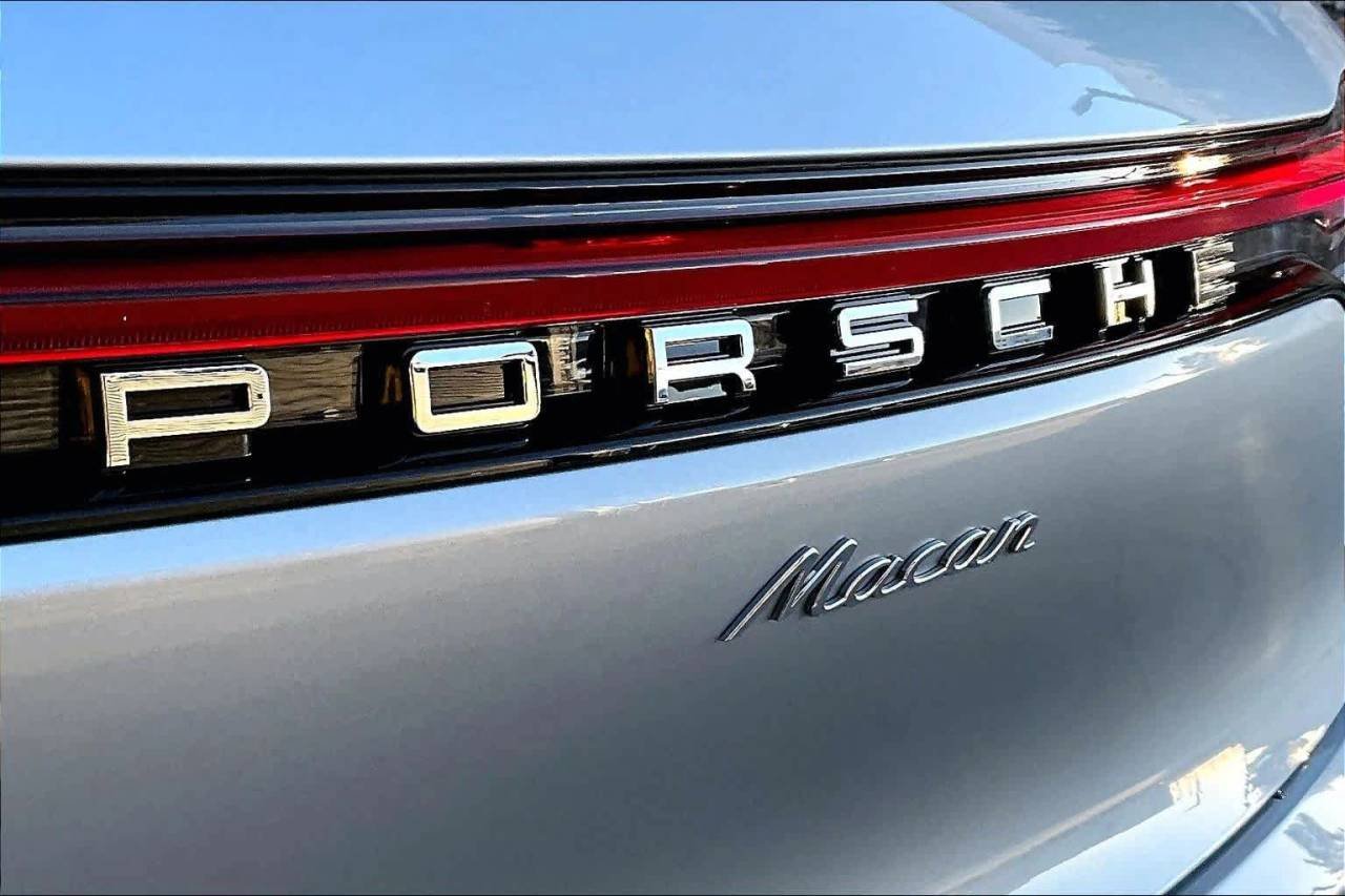 2026 Porsche Macan T - Photo 24