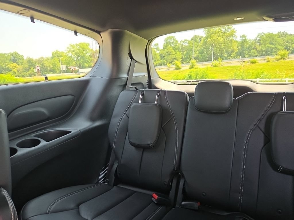 Used 2020 Ceramic Gray Clearcoat Chrysler Launch Edition image 23