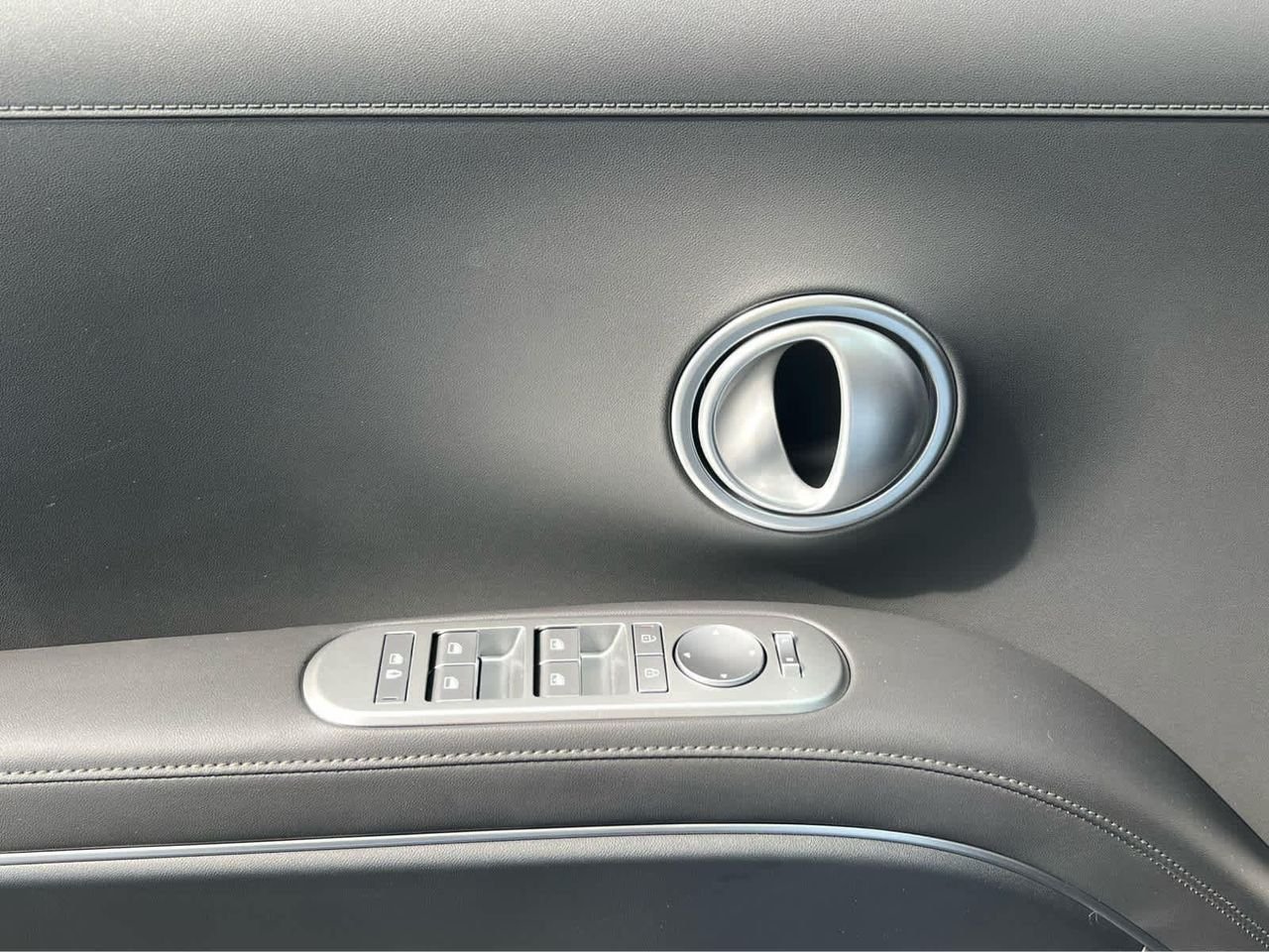 New 2026 Creamy White Pearl Hyundai SEL 8P image 39