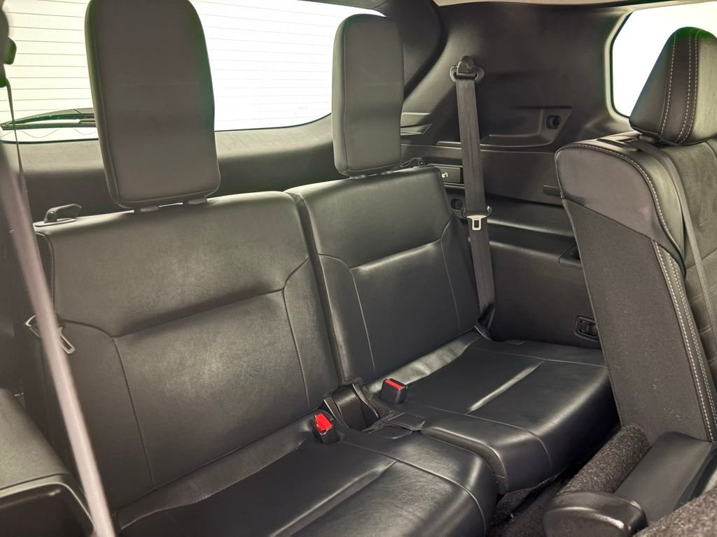 Used 2025 Gray Mitsubishi SE image 34