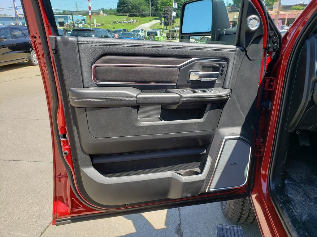 New 2026 Molten Red Pearl-Coat Exterior Paint RAM Laramie image 11