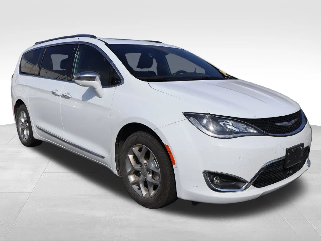 Used 2020 White Chrysler Limited image 8