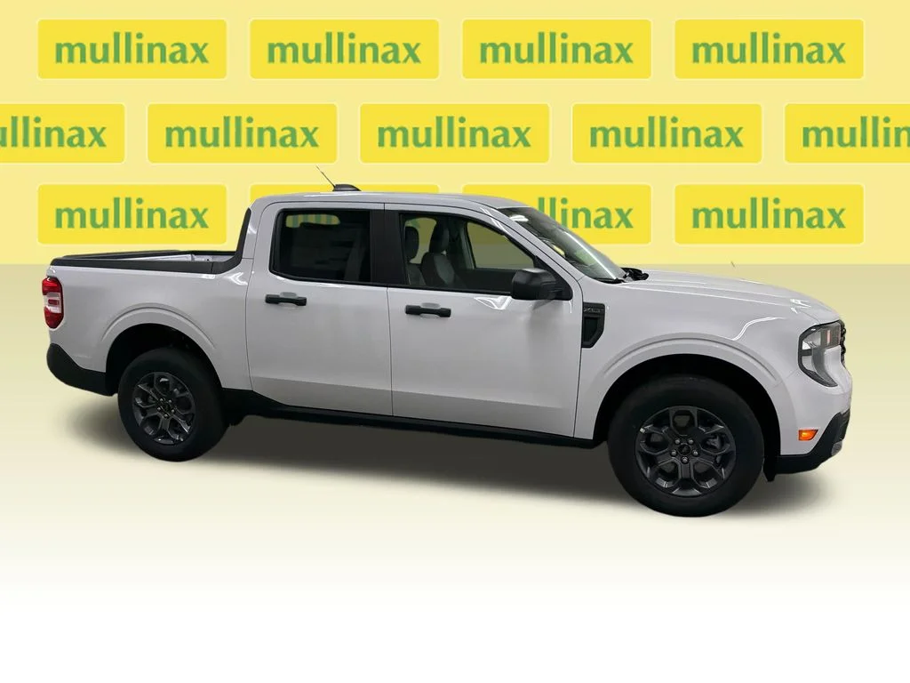 New 2026 White Ford XLT image 2