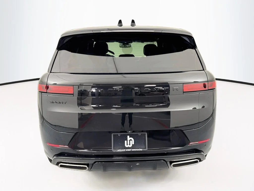 New 2027 Santorini Black Land Rover Dynamic SE image 6