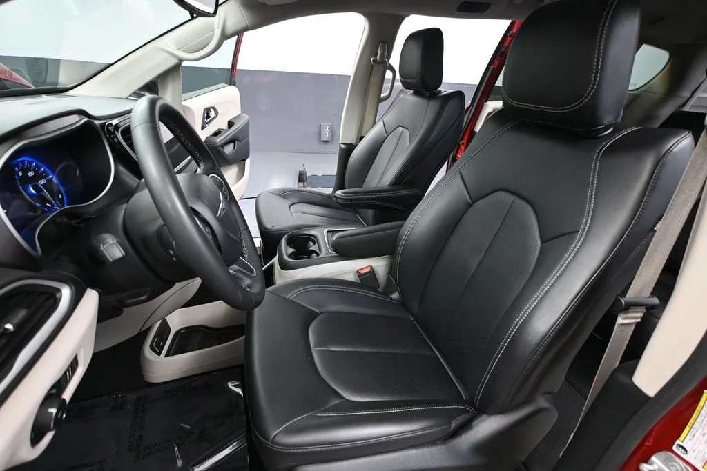 Used 2024 Red Chrysler Touring L image 23