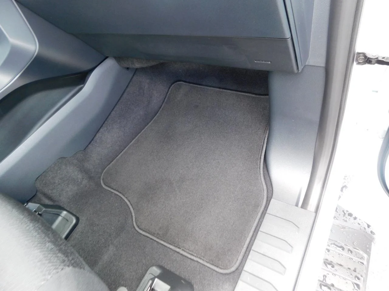 New 2026 Oxford White Ford XLT image 20